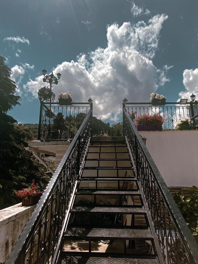 Alsara Guesthouse Gjirokaster Exterior photo